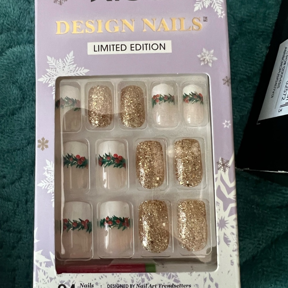 Kiss nails